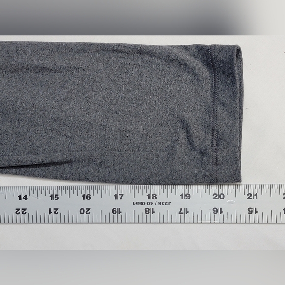 Under Armour Fitted Heatgear Long Sleeve V-neck Tee Women's size XL - Picture 5 of 10